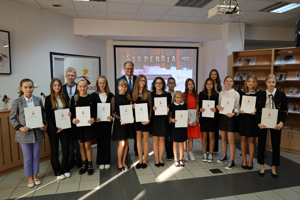 Prezydent przyznał stypendia