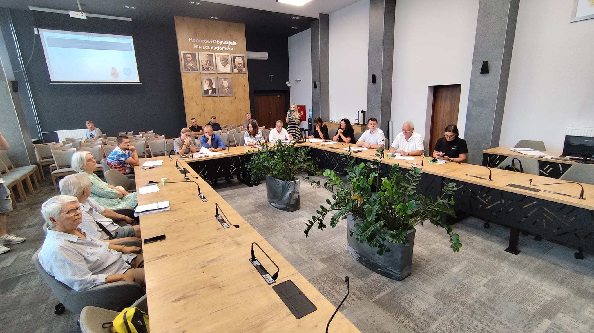 Komisja Skarg, Wniosków i Petycji dyskutowała na temat petycji ws. wydłużenia godzin dostępu do miejskich obiektów sportowych