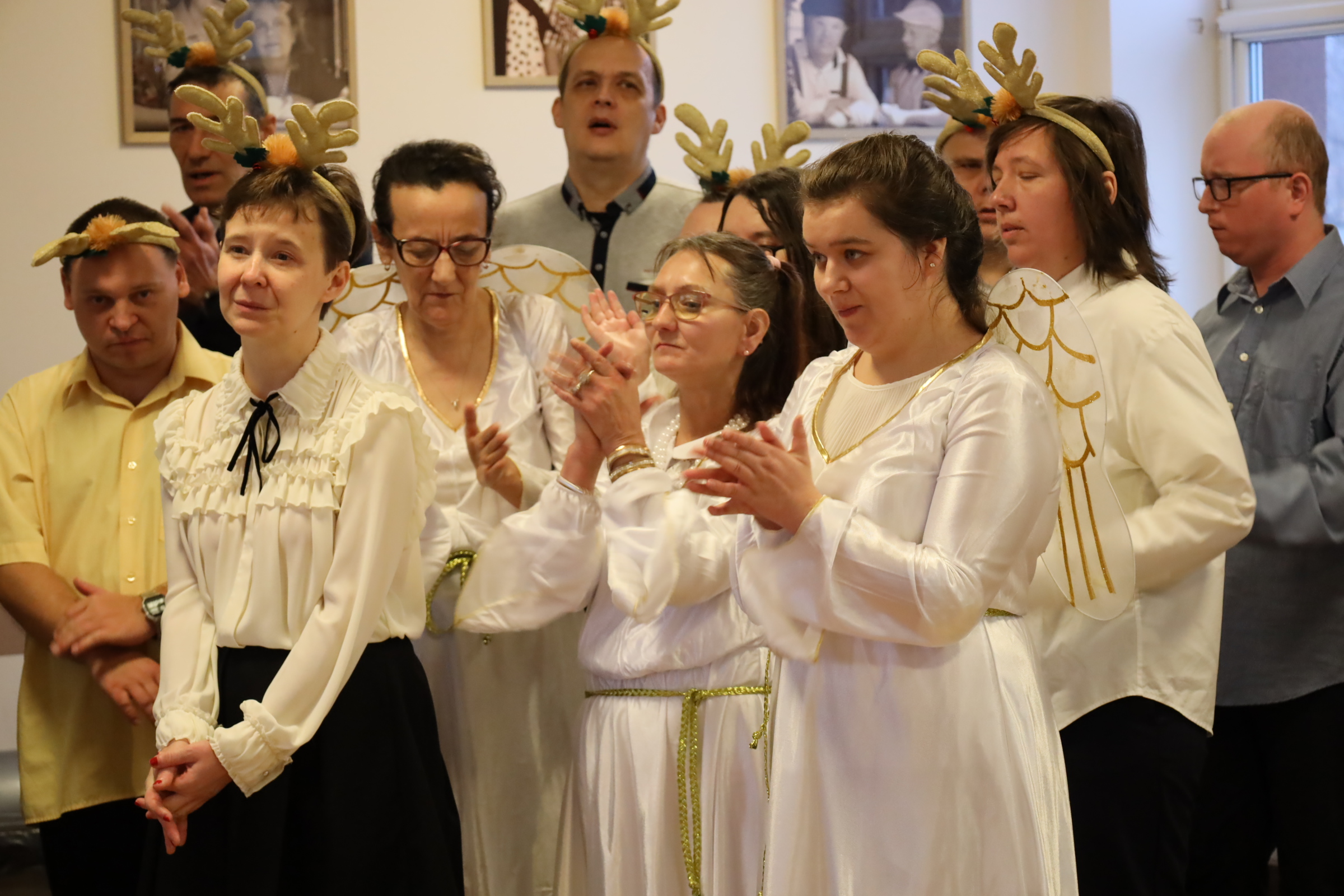 Przedświąteczne spotkanie w Środowiskowym Domu Samopomocy – pełne ciepła i rodzinnej atmosfery