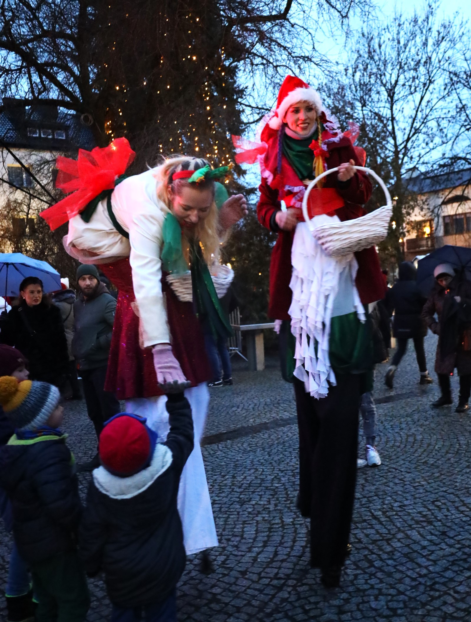 Magia Świąt na Placu 3 Maja: Jarmark Bożonarodzeniowy w Radomsku
