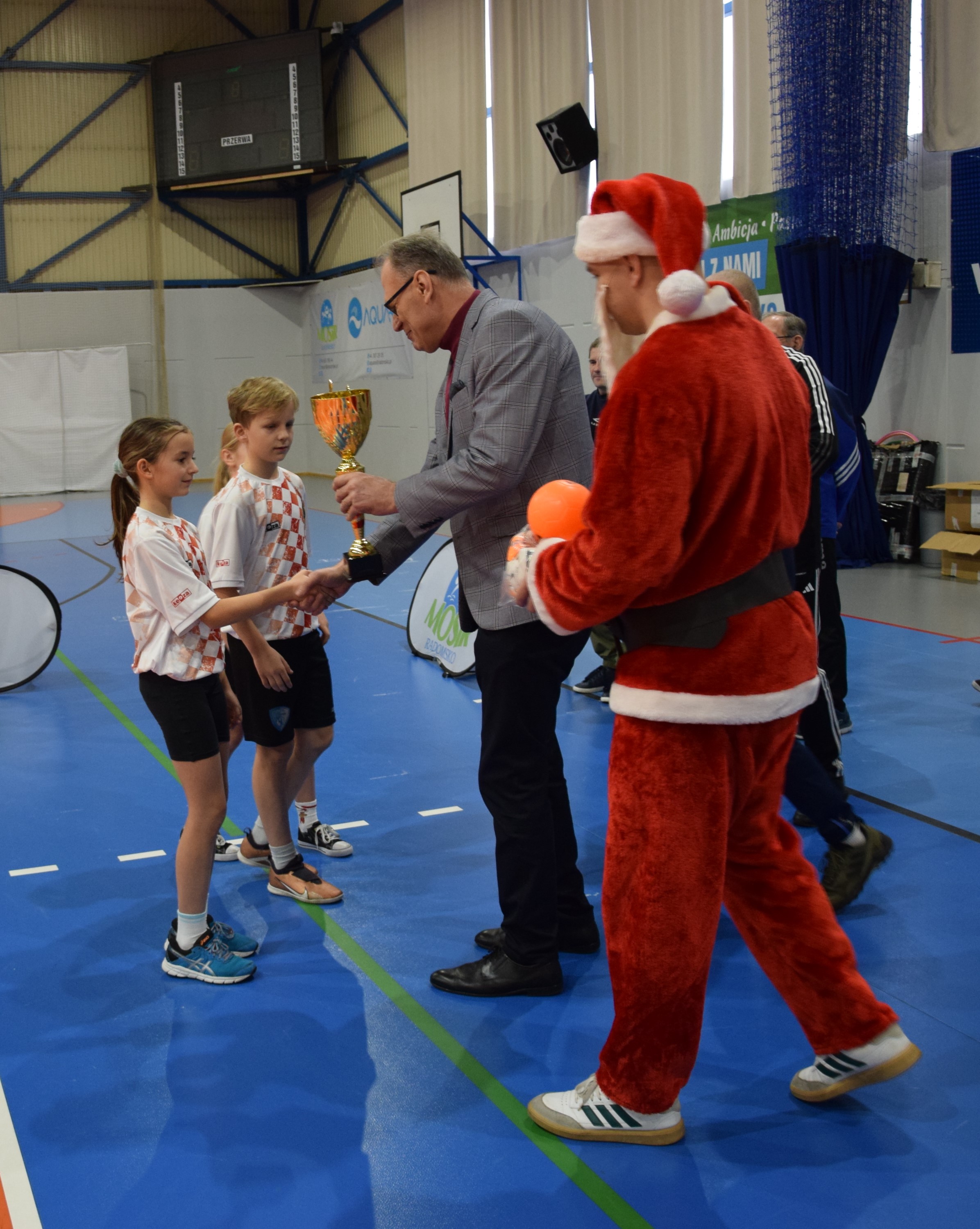 Mikołajkowy Turniej Gier i Zabaw o Puchar Prezydenta Miasta Radomska