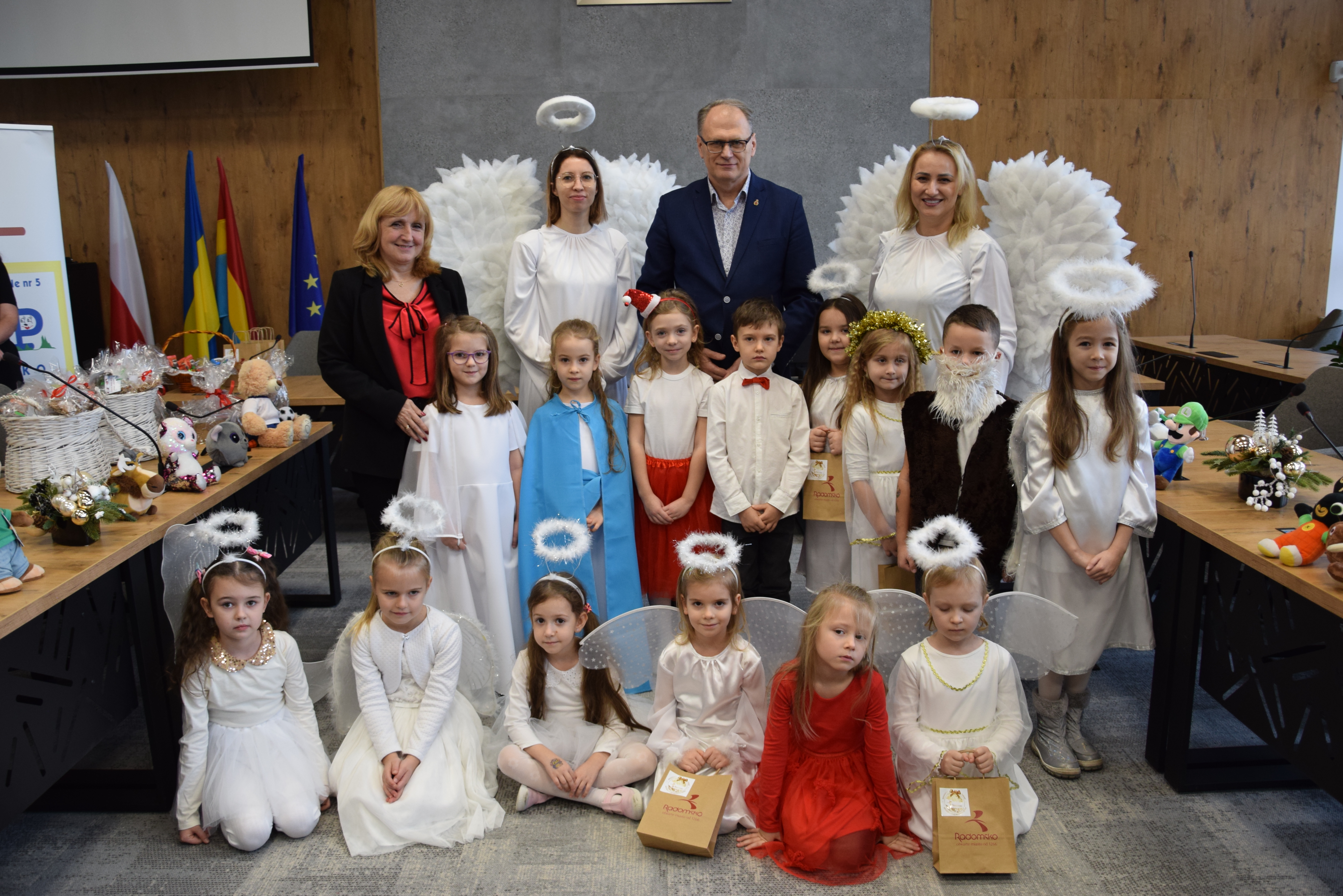 Mali kolędnicy zawitali do urzędu miasta