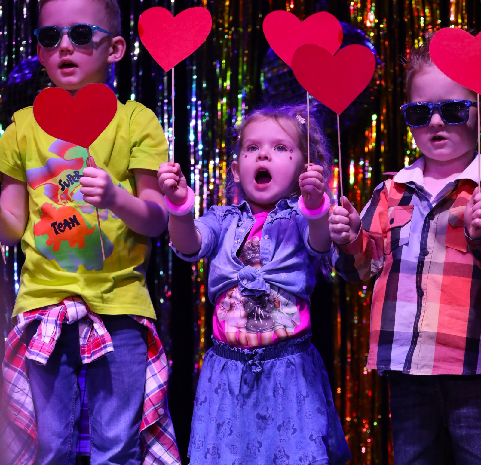 Roztańczone i rozśpiewane dzieci z Publicznego Przedszkola nr 2 w Radomsku uczciły Dzień Babci i Dziadka