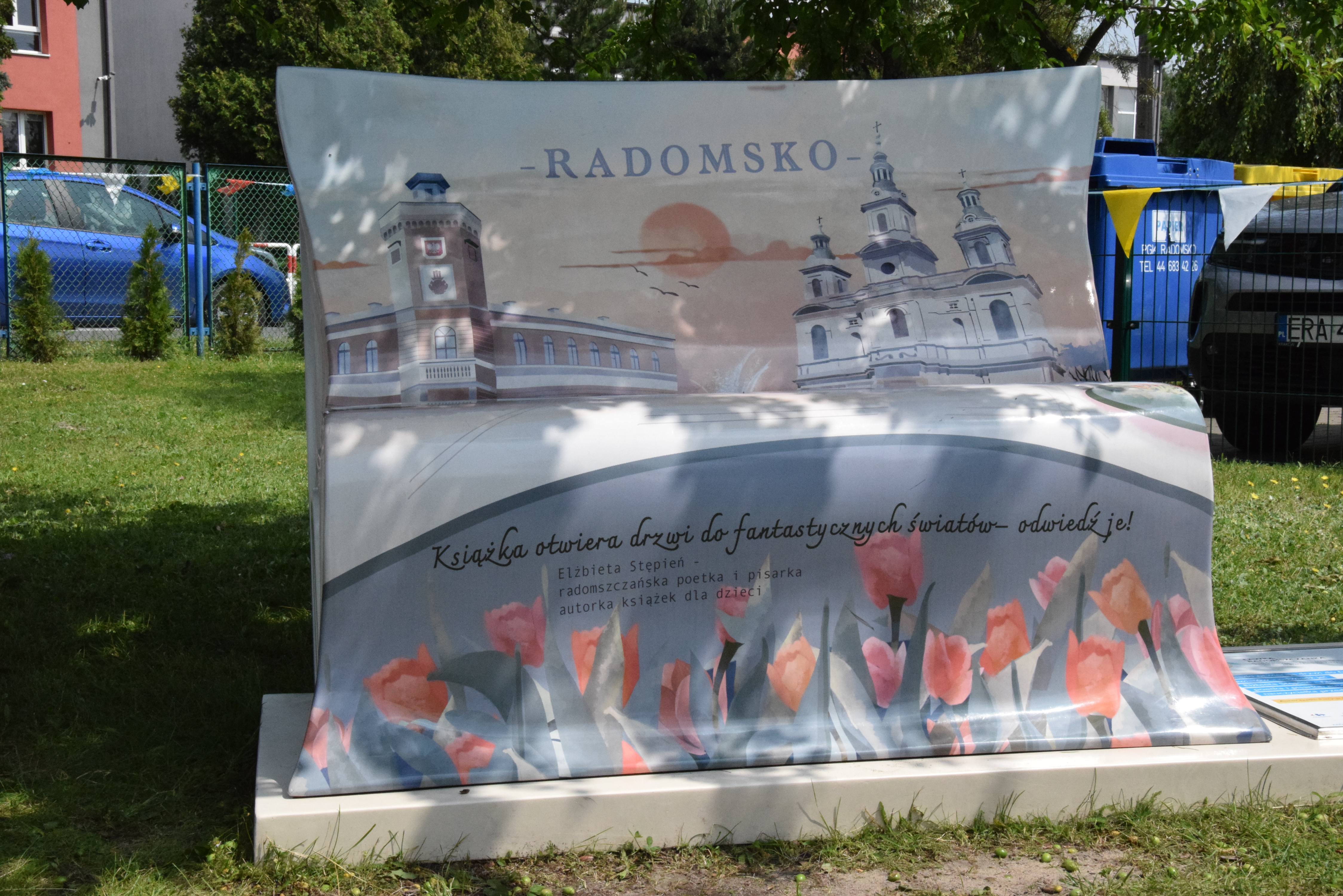 Czytelnia pod chmurką już otwarta! Literacki zakątek na placu Przedszkola nr 5 w Radomsku