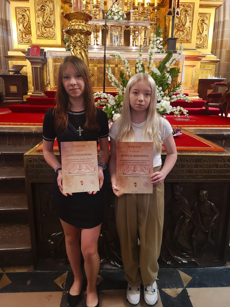 Uczennice PSP nr 4 laureatkami III Międzynarodowego Konkursu Plastycznego "Obrazy z życia Jadwigi Andegaweńskiej"