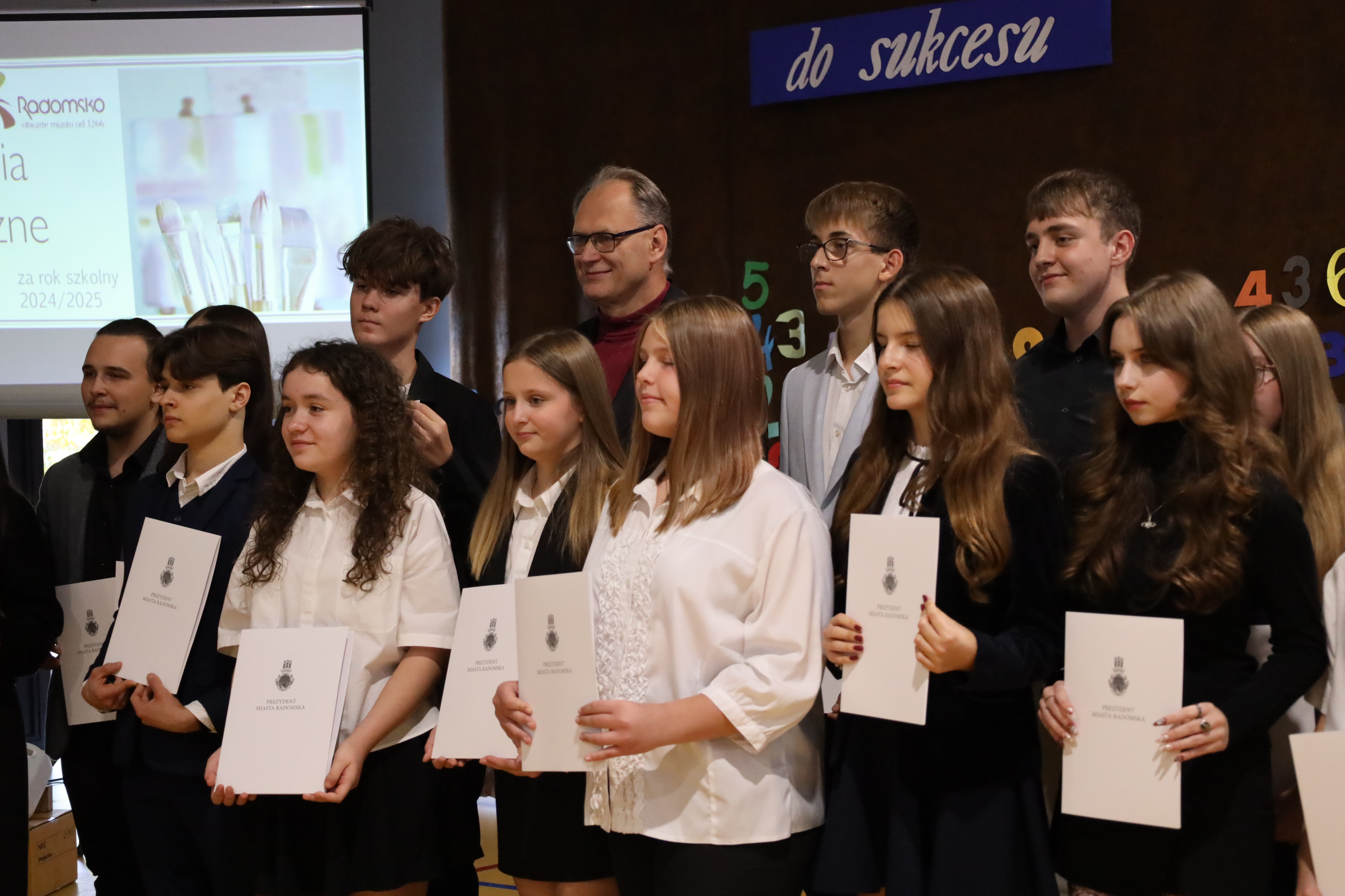 Młodzi, zdolni, pełni pasji - 94 uczniów ze stypendiami prezydenta za wybitne osiągnięcia naukowe i artystyczne