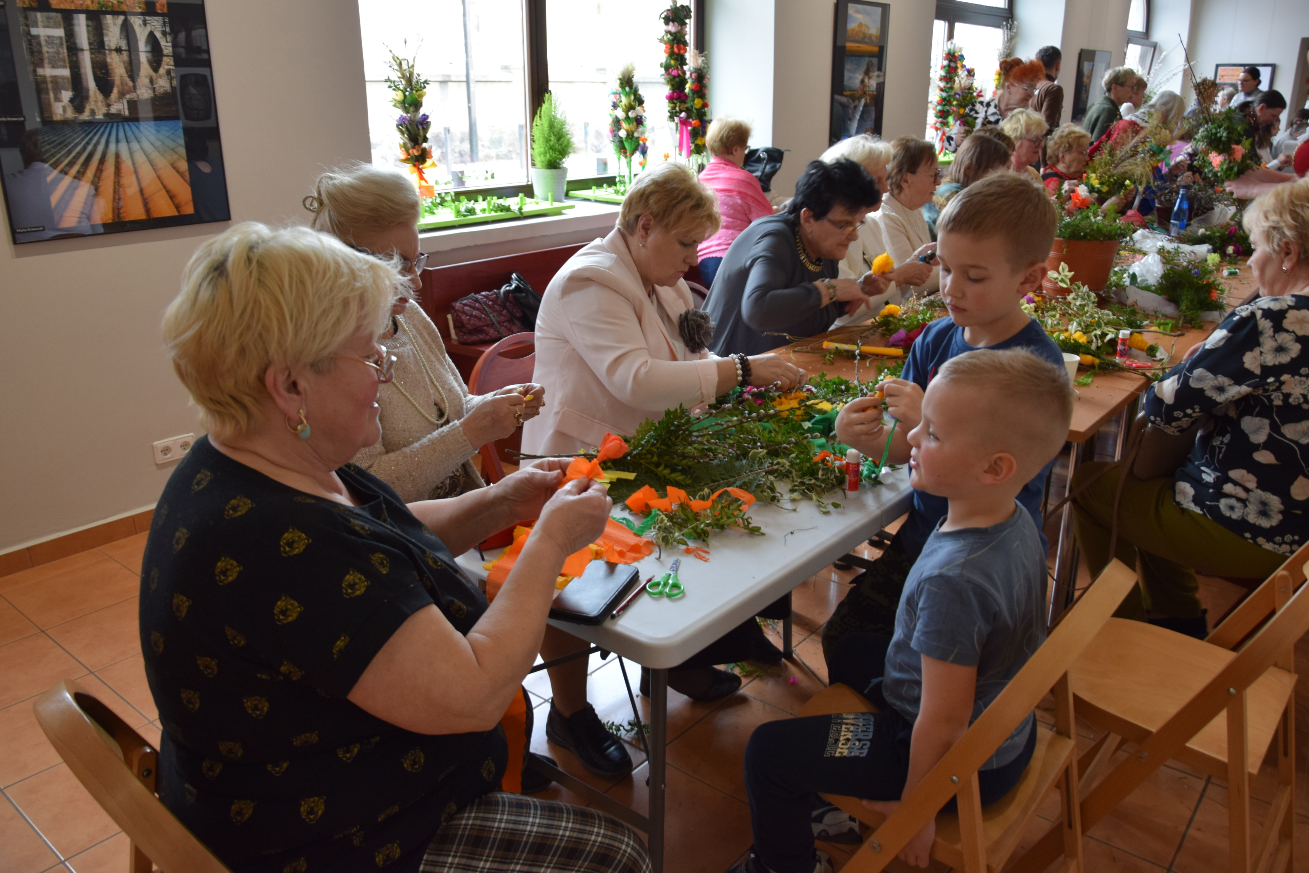 Od tradycji do twórczości - mieszkańcy Radomska tworzyli palmy wielkanocne