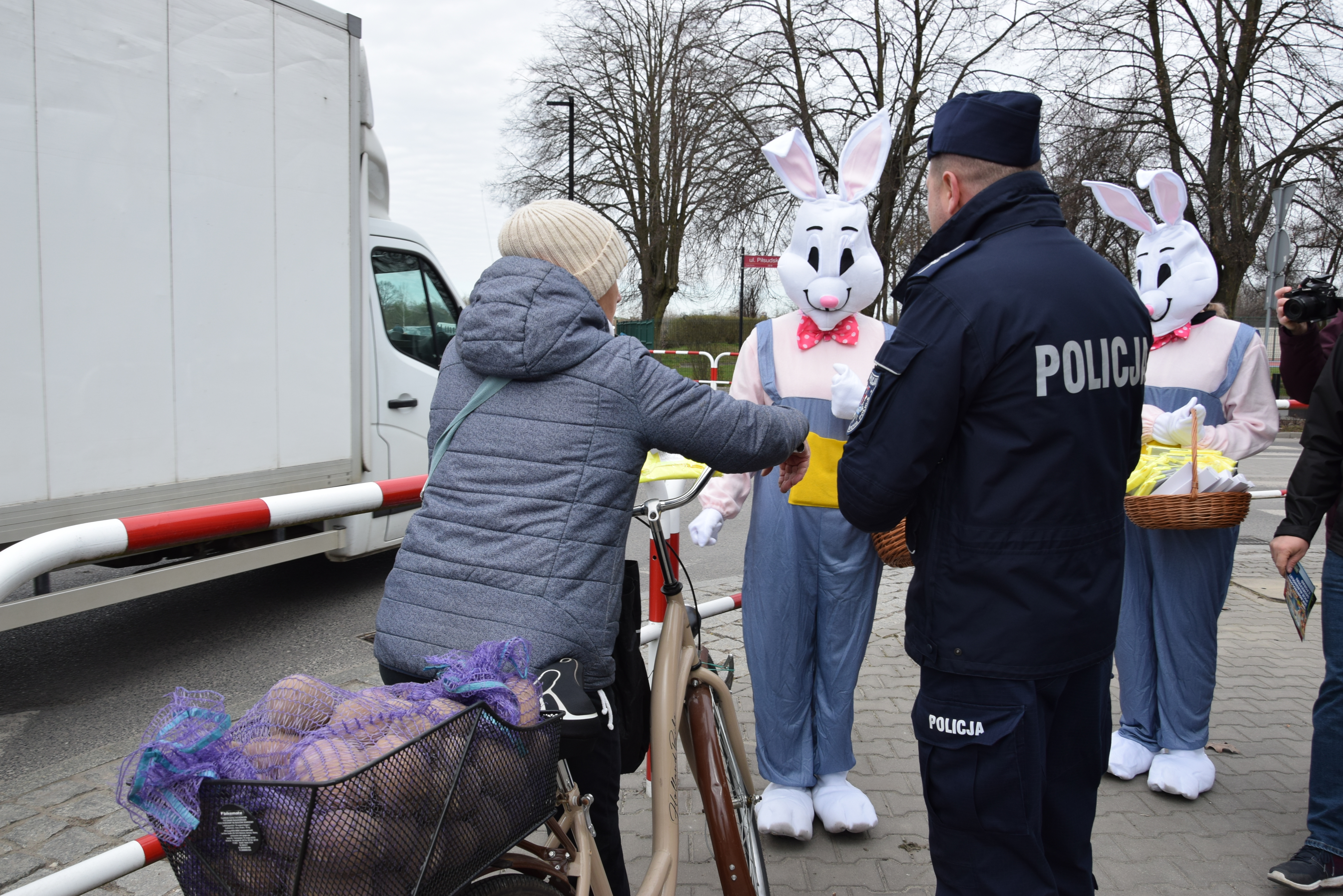 Miasto i radomszczańscy policjanci przypominają przed świętami o bezpieczeństwie i trzeźwości na drogach 