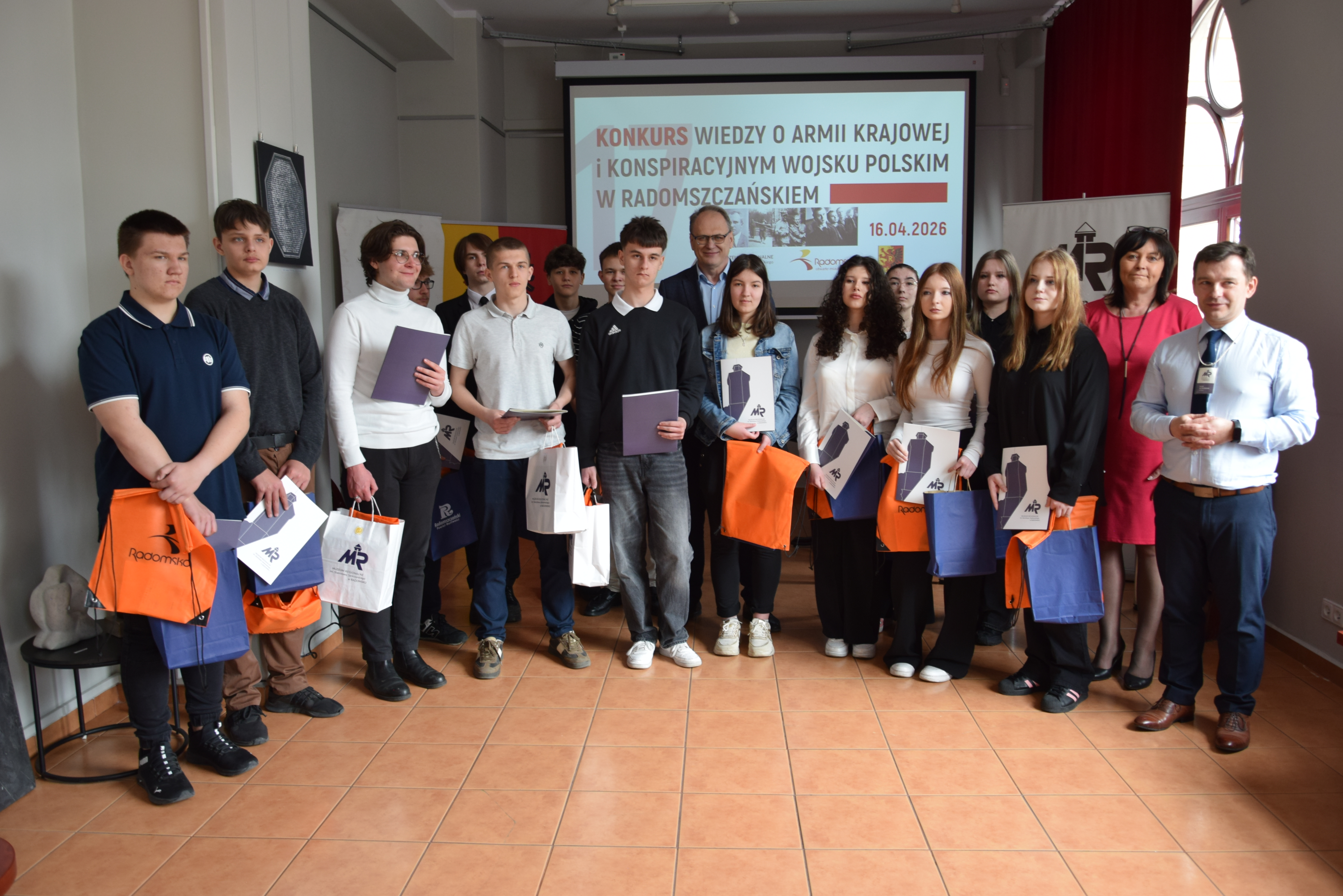 AK i KWP w Radomszczańskiem -  konkurs wiedzy dla młodych w Muzeum Regionalnym