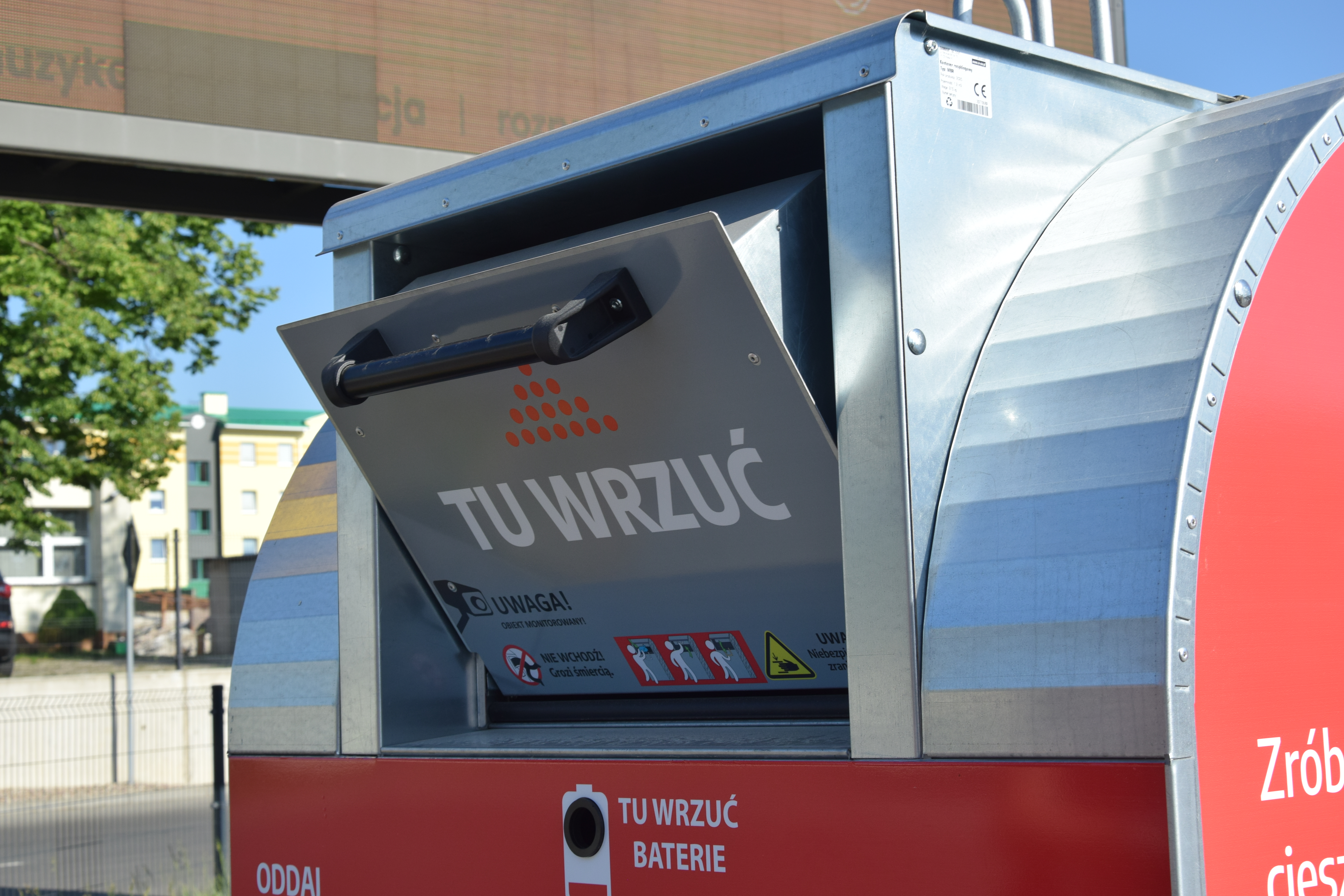 Czerwone pojemniki na elektrośmieci już w Radomsku